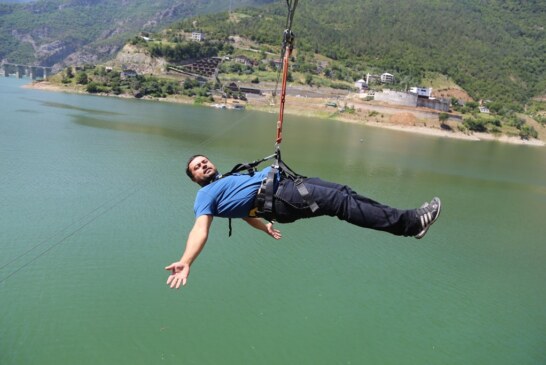 Bu Zipline Binmek Cesaret İster         