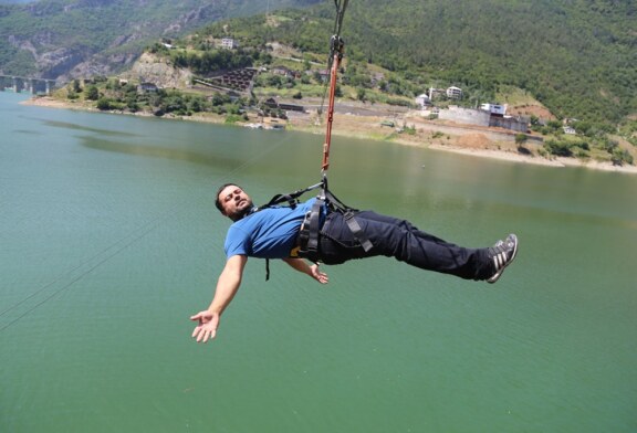 Bu Zipline Binmek Cesaret İster         