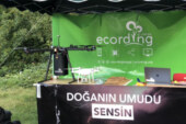 Hemşehrimiz Mühendis Mert Karslıoğlu Geliştirdiği Proje ile Artvin’i Gururlandırdı Hemşehrimiz Mühendis Mert Karslıoğlu’ndan Yeşil Proje: Tohum Atan Drone