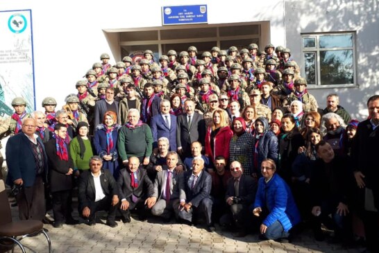 Ahmet Külekçi’ye Tuğgeneral Hüseyin Hîlmi Atabay’dan Plaket! İçişleri Bakanlığı Kardeş Şehirler Projesi Koordinatörü hemşerimiz Ahmet Külekçi’ye Siirt İl Jandarma Komutanlığı Tuğgeneral Hüseyin Hîlmi Atabay’dan Plaket!