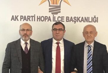 HOPA AKPARTİ BELEDİYE BAŞKAN ADAYI OLARAK KEMAL GAZİOĞLU’NU AÇIKLADI Hopa’da AK Parti’de uzun süredir beklenen Hopa Belediye Başkan adayı olarak Ak parti ve MHP’nin İttifak adayı olarak Kemal Gazioğlu’nu açıkladı.