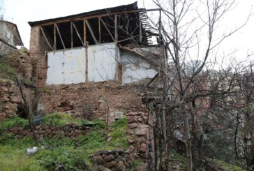 Artvin’de Harabe Biçimde Terk Edilmiş Evlerde Görünen Seçmenler Tepki Çekti!