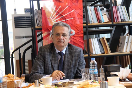 EKMEKÇİ YEREL BASINLA BİR ARAYA GELDİ  Hopa CHP Belediye Başkan adayı Taner Ekmekçi Basın mensuplarıyla kahvaltıda bir araya geldi.