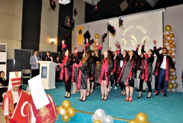 Özel Arhavi Kolejinin Düzenlemiş Olduğu Mezuniyet Töreni Düzenlendi 2018-2019 yıl sonu etkinlikleri kapsamında Özel Arhavi Kolejinin düzenlemiş olduğu mezuniyet töreni düzenlendi.