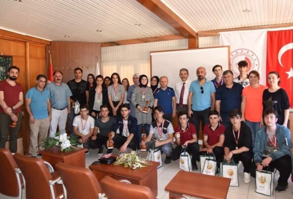Genç Kozalak Masa Tenisi Turnuvası Yapıldı