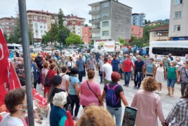 ARDEŞEN’DE DENİZ KAFESLİ BALIK ÇİFTLİĞİ ÇED TOPLANTISI HORONLA PROTESTO EDİLDİ